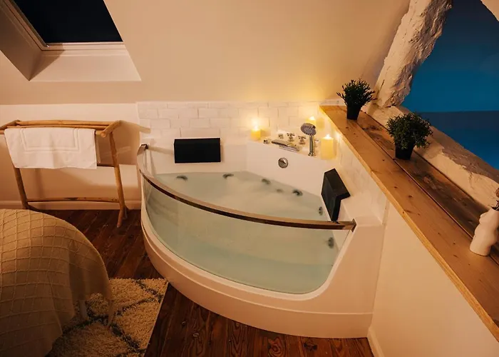 Loveroom Du Perche : Maison Avec Balnéo Hébergement de vacances *